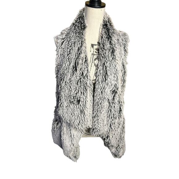 Democracy Faux Fur Vest Sleeveless Pockets Open Front Size M Shaggy Casual - Picture 1 of 8
